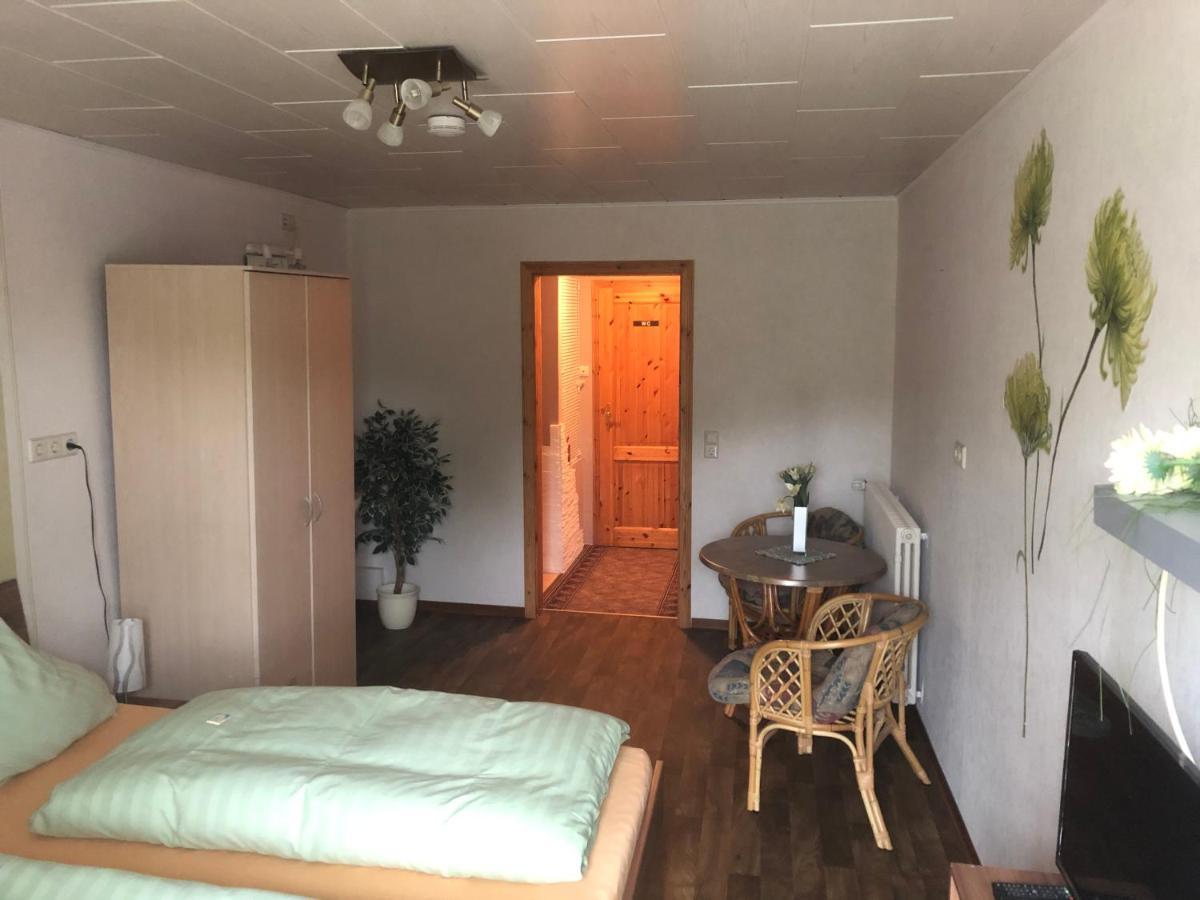 Hotel - Restaurant - Deutsches Haus Neuhutte Eksteriør billede